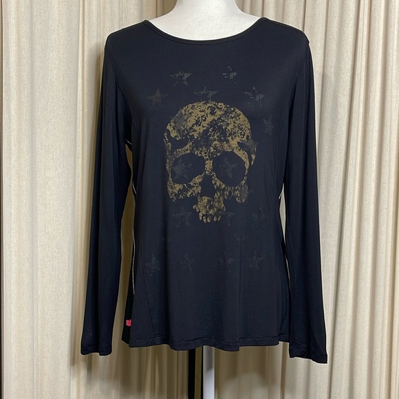 label + thread Tops - EUC- SKULL AND STARS BLACK SOFT LONG SLEEVE TEE SIZE MEDIUM
